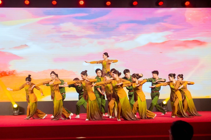 Trường Đại học Công nghệ Đông Á: Khai giảng năm học 2025 - 2026 và Chào mừng Ngày nhà giáo 20/11 13 khai-giang-nam-hoc-2025-2026-va-chao-mung-ngay-nha-giao-20-11