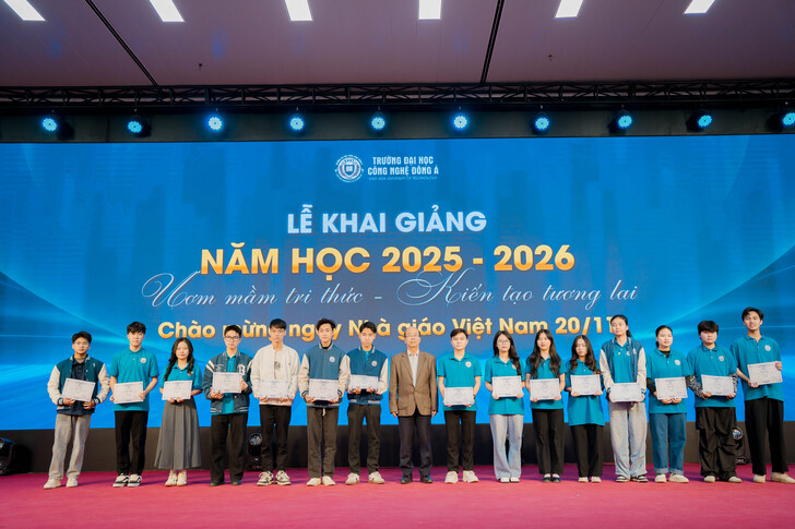 Trường Đại học Công nghệ Đông Á: Khai giảng năm học 2025 - 2026 và Chào mừng Ngày nhà giáo 20/11 7 khai-giang-nam-hoc-2025-2026-va-chao-mung-ngay-nha-giao-20-11