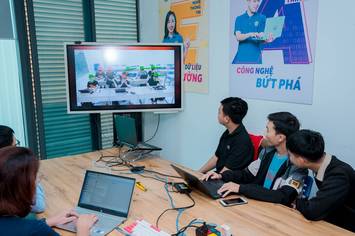 EAUT khẳng định năng lực nghiên cứu công nghệ cao tại Ngày hội sinh viên An ninh mạng 4 eaut-khang-dinh-nang-luc-nghien-cuu-cong-nghe-cao-tai-ngay-hoi-sinh-vien-an-ninh-mang