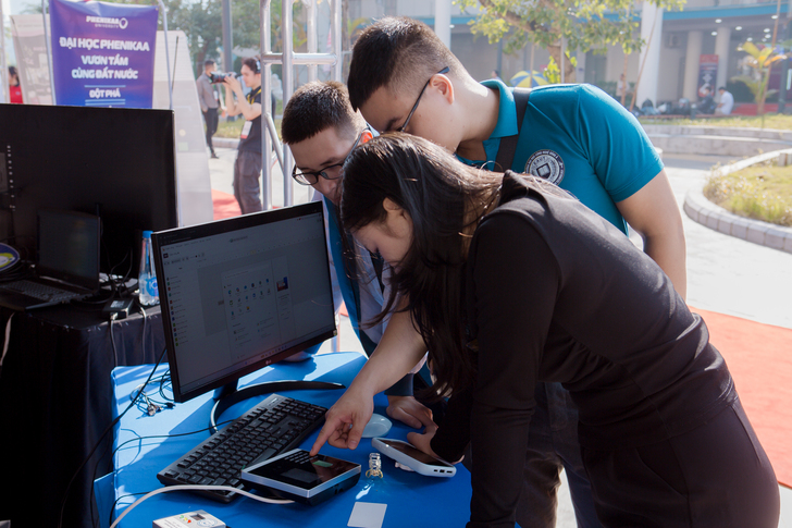 EAUT khẳng định năng lực nghiên cứu công nghệ cao tại Ngày hội sinh viên An ninh mạng 7 eaut-khang-dinh-nang-luc-nghien-cuu-cong-nghe-cao-tai-ngay-hoi-sinh-vien-an-ninh-mang