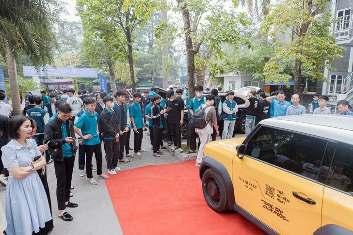 Sinh viên ngành Công nghệ kỹ thuật Ô tô EAUT - lựa chọn ưu tiên của nhiều nhà tuyển dụng 3 Liên kết chặt chẽ với doanh nghiệp - Cơ hội việc làm rộng mở