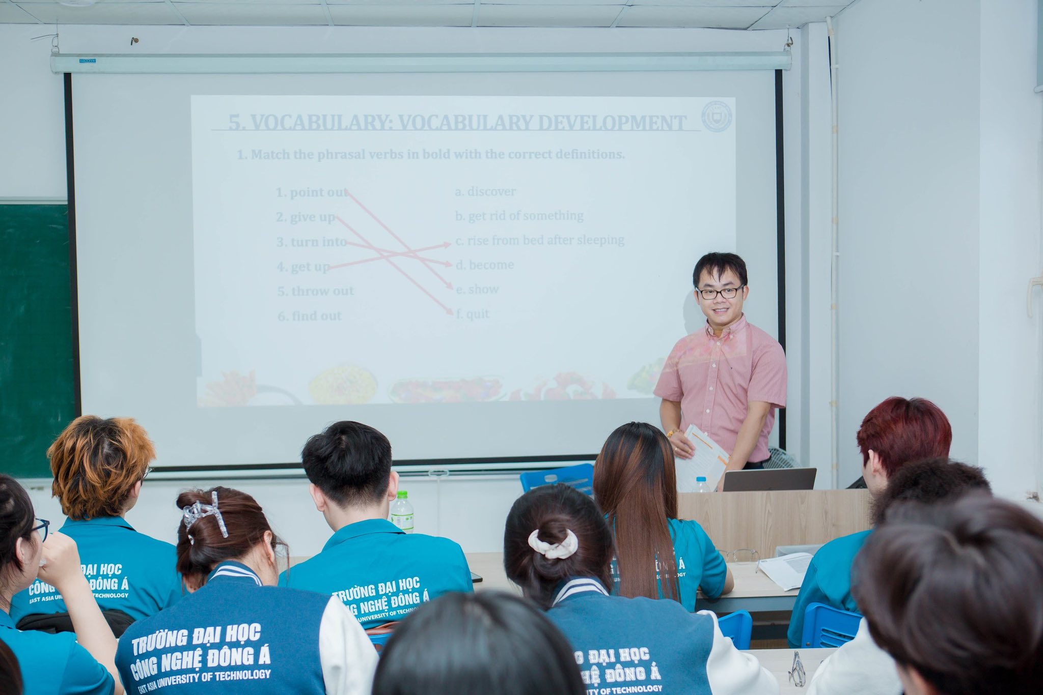 Ngành ngôn ngữ Anh là gì? Có dễ xin việc không?