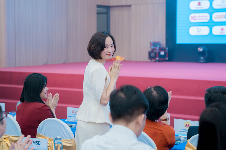 FESTIVAL TUYỂN DỤNG EAUT 2026: CẦU NỐI VỮNG CHẮC GIỮA NHÀ TRƯỜNG VÀ DOANH NGHIỆP, MỞ RA HÀNG TRĂM CƠ HỘI VIỆC LÀM CHO SINH VIÊN 15 A7R00050