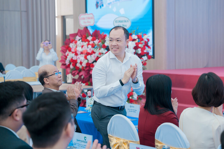 FESTIVAL TUYỂN DỤNG EAUT 2026: CẦU NỐI VỮNG CHẮC GIỮA NHÀ TRƯỜNG VÀ DOANH NGHIỆP, MỞ RA HÀNG TRĂM CƠ HỘI VIỆC LÀM CHO SINH VIÊN 20 A7R00072