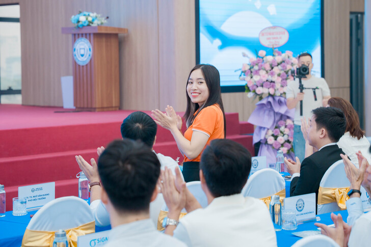 FESTIVAL TUYỂN DỤNG EAUT 2026: CẦU NỐI VỮNG CHẮC GIỮA NHÀ TRƯỜNG VÀ DOANH NGHIỆP, MỞ RA HÀNG TRĂM CƠ HỘI VIỆC LÀM CHO SINH VIÊN 22 A7R00080