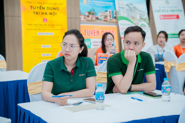 FESTIVAL TUYỂN DỤNG EAUT 2026: CẦU NỐI VỮNG CHẮC GIỮA NHÀ TRƯỜNG VÀ DOANH NGHIỆP, MỞ RA HÀNG TRĂM CƠ HỘI VIỆC LÀM CHO SINH VIÊN 28 A7R00204