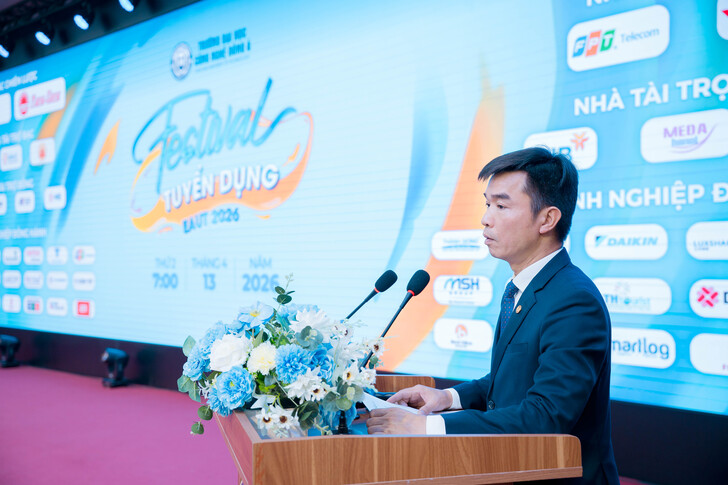 FESTIVAL TUYỂN DỤNG EAUT 2026: CẦU NỐI VỮNG CHẮC GIỮA NHÀ TRƯỜNG VÀ DOANH NGHIỆP, MỞ RA HÀNG TRĂM CƠ HỘI VIỆC LÀM CHO SINH VIÊN 34 A7R00228