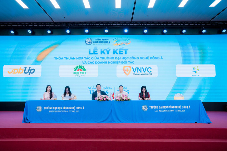 FESTIVAL TUYỂN DỤNG EAUT 2026: CẦU NỐI VỮNG CHẮC GIỮA NHÀ TRƯỜNG VÀ DOANH NGHIỆP, MỞ RA HÀNG TRĂM CƠ HỘI VIỆC LÀM CHO SINH VIÊN 10 A7R00335