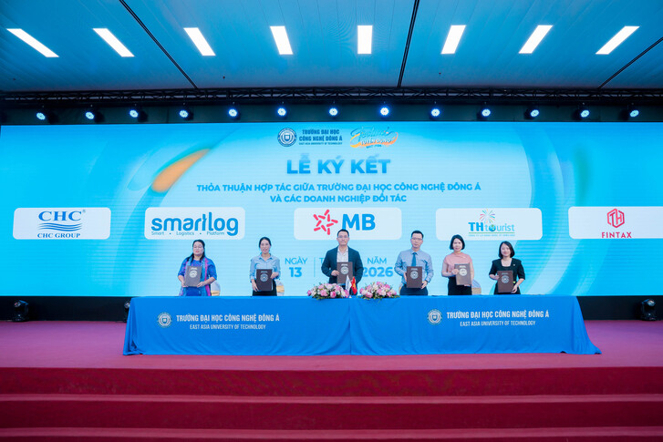 FESTIVAL TUYỂN DỤNG EAUT 2026: CẦU NỐI VỮNG CHẮC GIỮA NHÀ TRƯỜNG VÀ DOANH NGHIỆP, MỞ RA HÀNG TRĂM CƠ HỘI VIỆC LÀM CHO SINH VIÊN 40 A7R00429