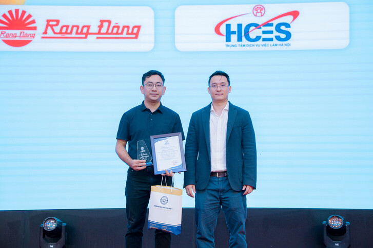 FESTIVAL TUYỂN DỤNG EAUT 2026: CẦU NỐI VỮNG CHẮC GIỮA NHÀ TRƯỜNG VÀ DOANH NGHIỆP, MỞ RA HÀNG TRĂM CƠ HỘI VIỆC LÀM CHO SINH VIÊN 5 A7R00451