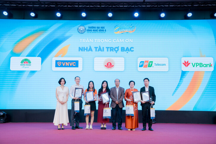 FESTIVAL TUYỂN DỤNG EAUT 2026: CẦU NỐI VỮNG CHẮC GIỮA NHÀ TRƯỜNG VÀ DOANH NGHIỆP, MỞ RA HÀNG TRĂM CƠ HỘI VIỆC LÀM CHO SINH VIÊN 8 A7R00468
