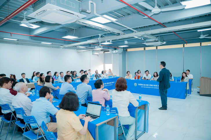 FESTIVAL TUYỂN DỤNG EAUT 2026: CẦU NỐI VỮNG CHẮC GIỮA NHÀ TRƯỜNG VÀ DOANH NGHIỆP, MỞ RA HÀNG TRĂM CƠ HỘI VIỆC LÀM CHO SINH VIÊN 3 A7R00612