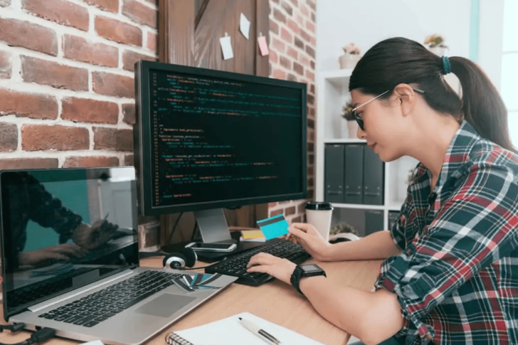 Con gái có nên học ngành Công nghệ thông tin không?