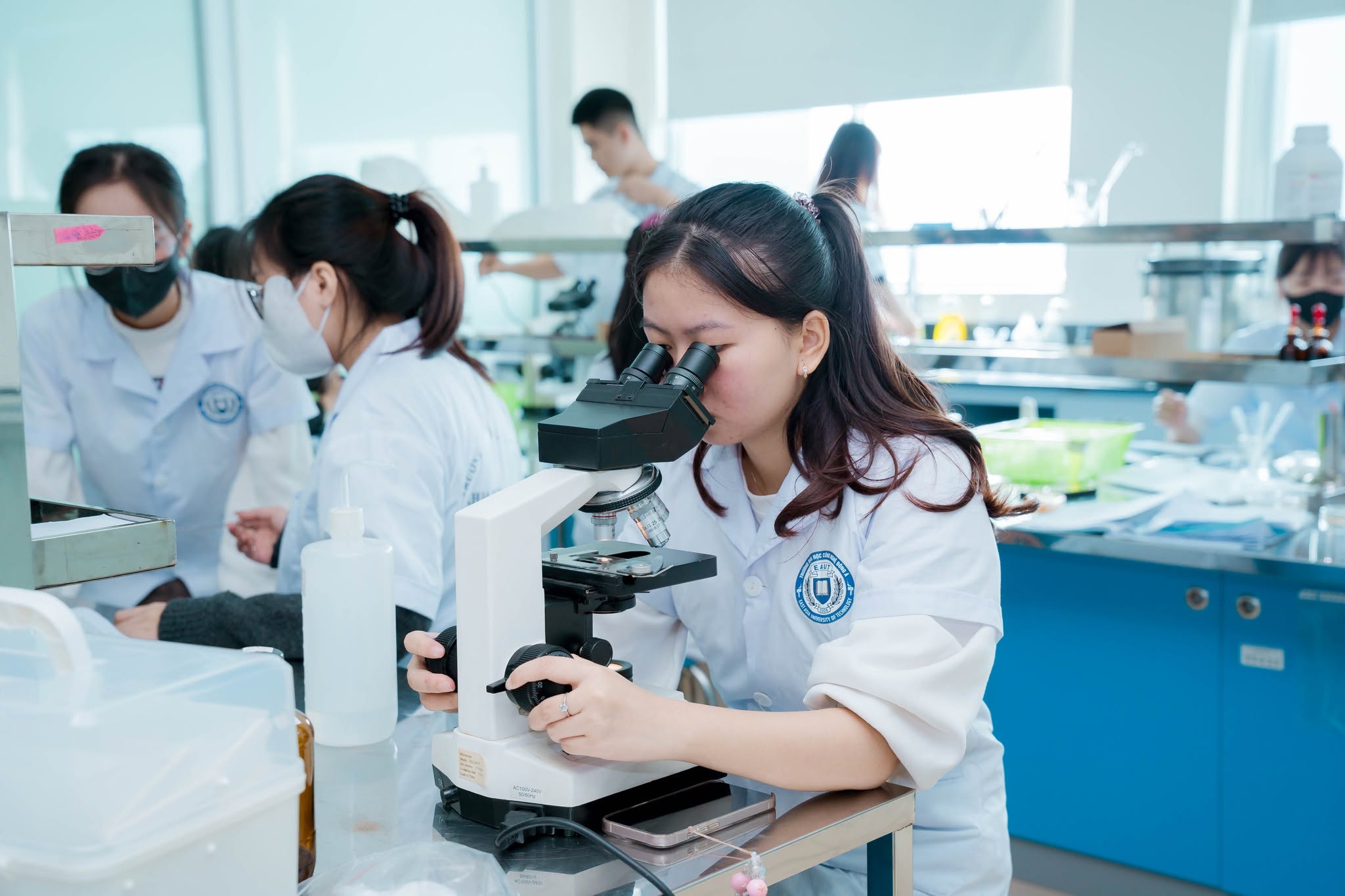 SỰ KHÁC NHAU GIỮA NHÀ THUỐC VÀ QUẦY THUỐC