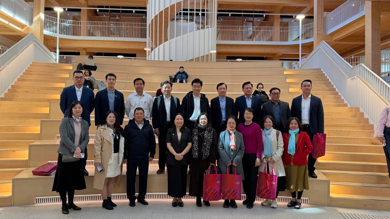 Đoàn tham quan đai học Macquarie 