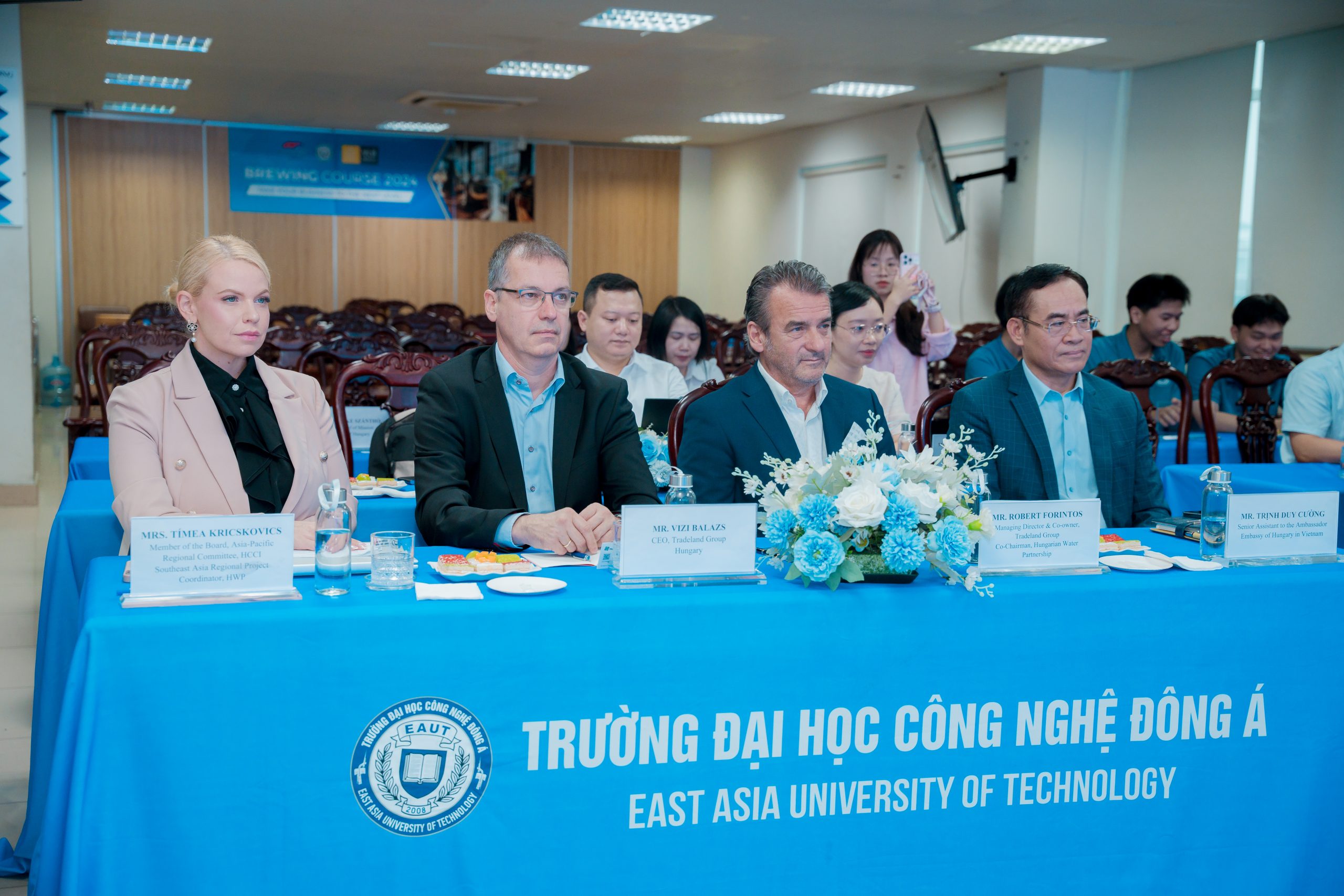 EAUT KÝ KẾT THỎA THUẬN HỢP TÁC VỚI HIỆP HỘI NƯỚC HUNGARY, MỞ RỘNG CƠ HỘI HỌC TẬP VÀ NGHIÊN CỨU QUỐC TẾ 2 EAUT KÝ KẾT THỎA THUẬN HỢP TÁC VỚI HIỆP HỘI NƯỚC HUNGARY, MỞ RỘNG CƠ HỘI HỌC TẬP VÀ NGHIÊN CỨU QUỐC TẾ