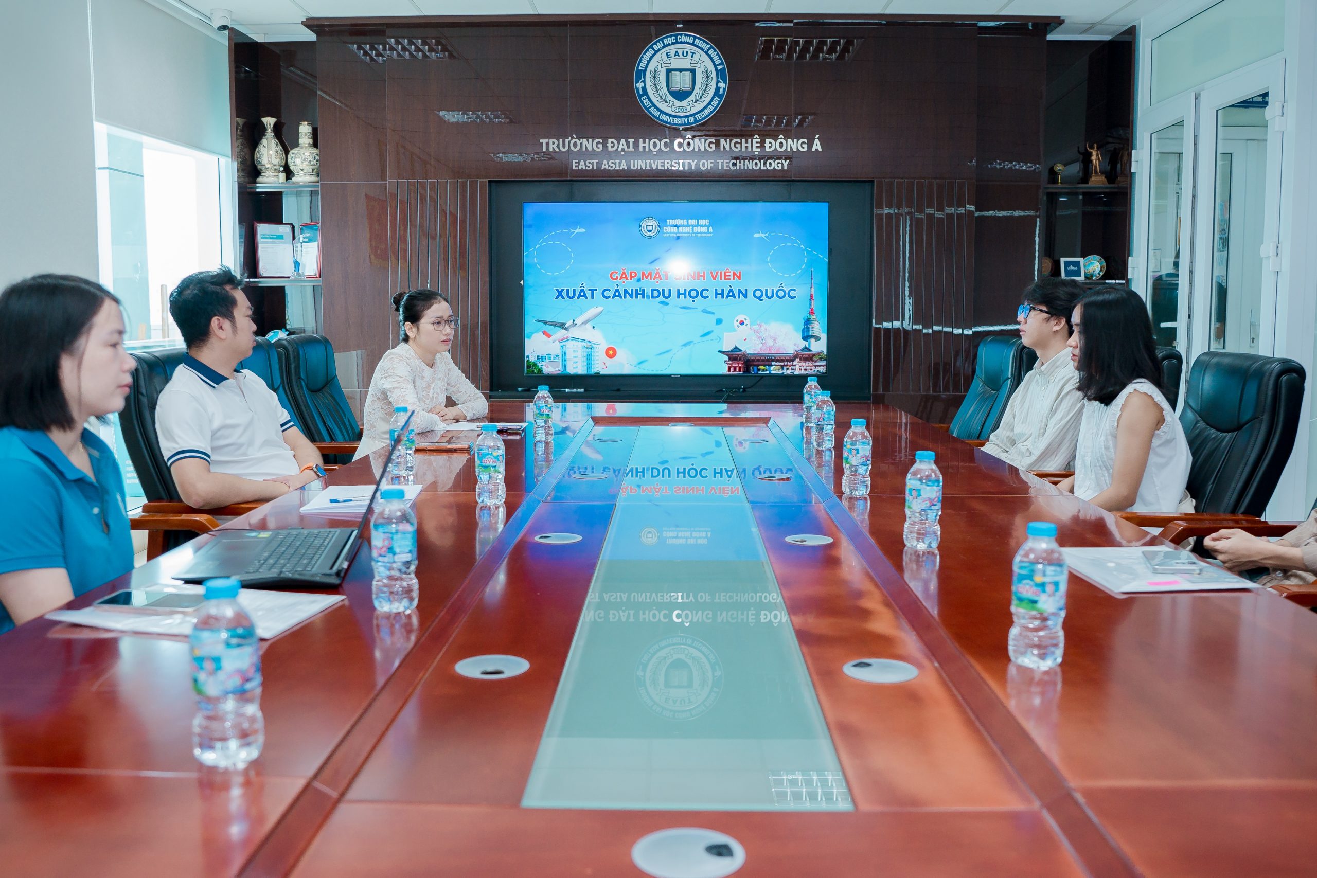 05 SINH VIÊN EAUT XUẤT SẮC GIÀNH HỌC BỔNG 50% DU HỌC THẠC SĨ TẠI HÀN QUỐC 2 05 SINH VIÊN EAUT XUẤT SẮC GIÀNH HỌC BỔNG 50% DU HỌC THẠC SĨ TẠI HÀN QUỐC