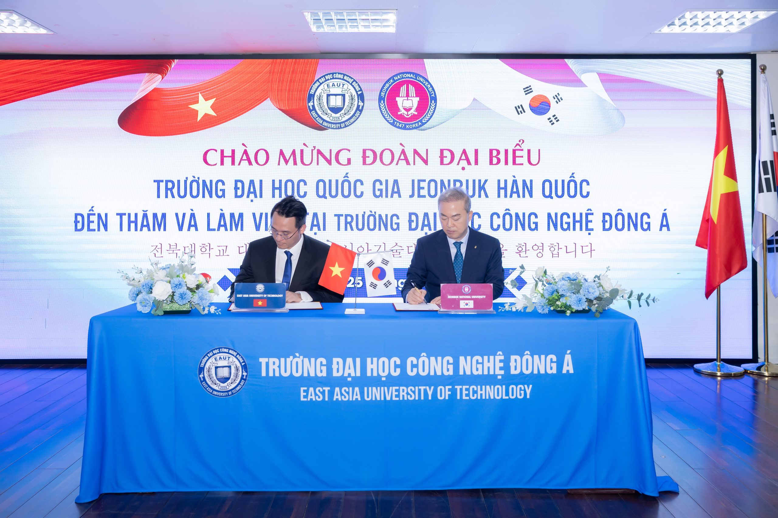 TRƯỜNG ĐẠI HỌC CÔNG NGHỆ ĐÔNG Á KÝ KẾT HỢP TÁC VỚI ĐẠI HỌC QUỐC GIA JEONBUK, KHAI TRƯƠNG VĂN PHÒNG TUYỂN SINH