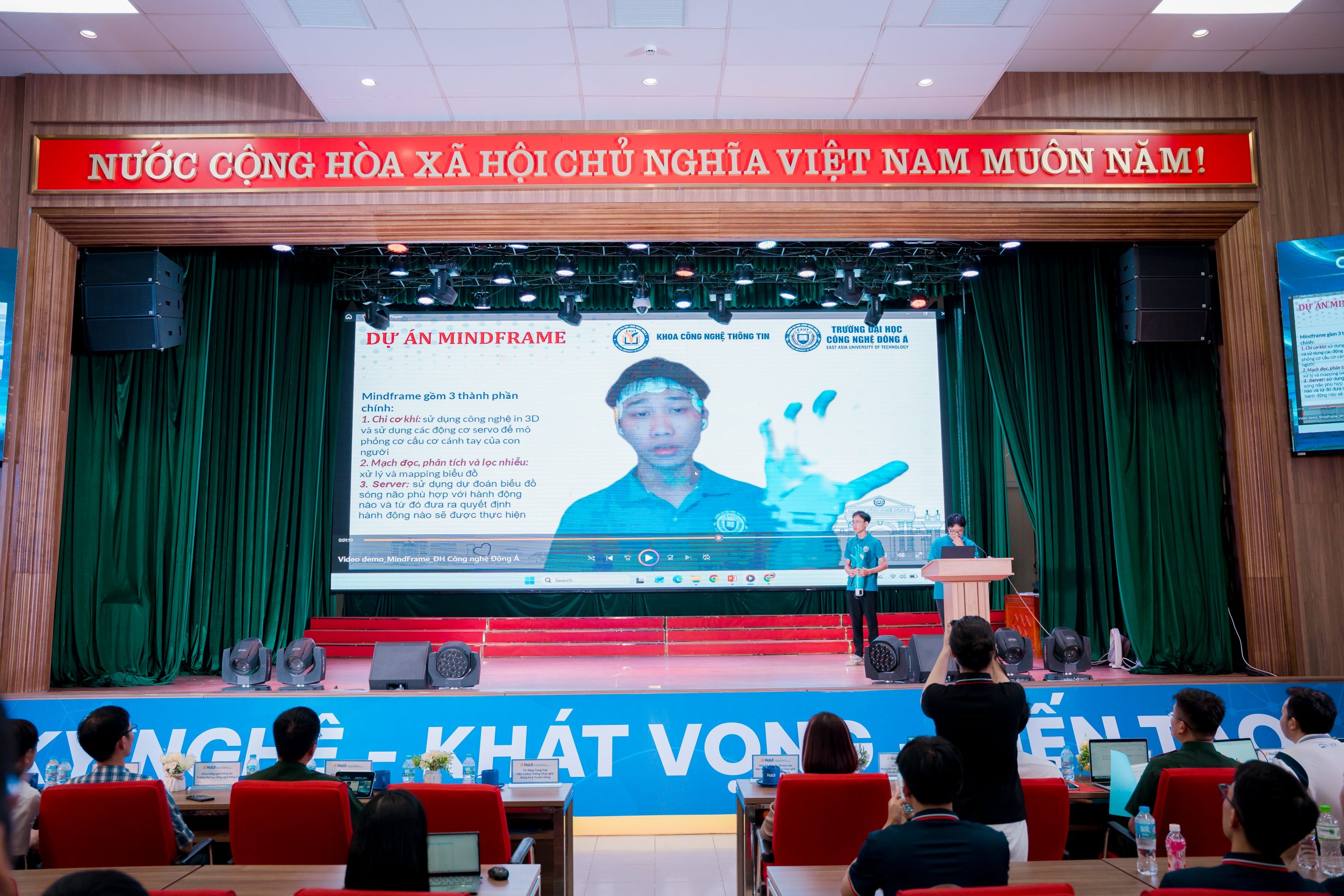 SINH VIÊN EAUT XUẤT SẮC TRÚNG TUYỂN CHƯƠNG TRÌNH ĐÀO TẠO NHÂN TÀI AI CỦA TẬP ĐOÀN VINGROUP